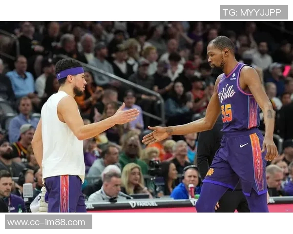 布克脚踝伤情一周后再评估奥特强调继续前行是比赛的真正意义